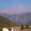 Teško stanje na Čvrsnici: Požar se širi prema vrhu planine, zatražena pomoć helikoptera