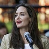 Angelina Jolie boluje od paralize lica, s Bradom u dobrim odnosima