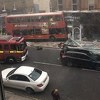 Dvospratni autobus udario u prodavnicu u Londonu, putnici zarobljeni