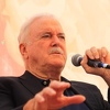 Pozitivno jutro uz "Kafu sa..." Johnom Cleesom: Ne znam može li iko biti smiješniji od Trumpa
