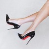 Crvena potplata popularnih Christian Louboutin cipela nastala je sasvim slučajno