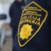 Pretresi u Cazinu, pronađeni puška, pištolj, eksploziv, vojni bajoneti i droga