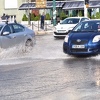 Puknuće cijevi izazvalo manju poplavu u centru Sarajeva, pritisak vode podigao trotoar