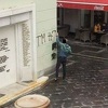 Gradonačelnik Sarajeva osudio vandalski čin na spomeniku "Kapija" u Tuzli