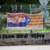 Postavljen novi transparent sa zastavama Katalonije i tzv. Herceg-Bosne