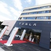 Kompanija Tesla otpustila stotine radnika bez ikakvog upozorenja
