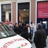 Članovi udruženja "Švicarac" silom ušli u Addiko banku, menadžment tvrdi da je okupljanje bilo nezakonito