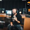 Amel Ćurić oduševio obradom Merlinovog hita "Dobro veče tugo" uz klavirsku pratnju