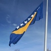 Najveća zastava BiH podignuta na brdu Hum iznad Sarajeva