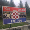 U Mostaru osvanula zastava tzv. Herceg-Bosne s likovima Prlića i ostalih uz poruku "Oni dolaze"