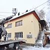 Drvo palo na kuću na Vracama, jedna osoba odbila napustiti oštećeni stan