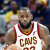 LeBron James ostvario triple-double i igrajući u različitim patikama poslao poruku Trumpu