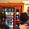 Britanci postavili prvi automat s besplatnom hranom za beskućnike