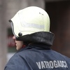 Gori kuća u sarajevskom naselju Rječica, vatrogasci na terenu