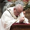 Papa Franjo tokom Božićne mise molio za migrante