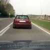 Pogledajte trku automobila na ulazu u Bihać i izlijetanje jednog vozila s ceste