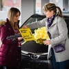 Sretnim klijentima Raiffeisen banke uručeni ključevi automobila i 10 mobilnih telefona