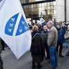 Nekoliko stotina sindikalista i bivših boraca protestuje pred Parlamentom FBiH