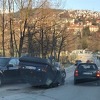 Golf se prevrnuo u sarajevskom naselju Jezero, vozač lakše povrijeđen