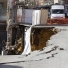Velika rupa "progutala" sedam automobila u Rimu