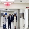 Melanija i Donald Trump posjetili povrijeđene u pucnjavi na Floridi