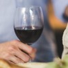 Popijte dvije čaše vina ili piva svaku noć ukoliko želite doživjeti devedesete