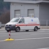 Saobraćajna nesreća na autoputu kod Kaknja, automobil završio na lokalnom putu