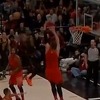 LeBron preletio preko Nurkića: Žestoko zakucavanje najboljeg NBA košarkaša