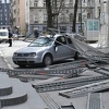 Vjetar srušio skelu sa zgrade Predsjedništva BiH i oštetio dva automobila
