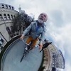 Dino Merlin u vožnji biciklom kroz Sarajevo najavljuje turneju "Hotel Nacional"