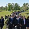 U Jasenovcu odata počast žrtvama, HOS-ovci provocirali zastavom "Za dom spremni"