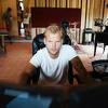 DJ Avicii je umro nakon što se isjekao razbijenom flašom vina