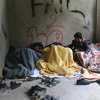 Nehumani uslovi, alkohol, droga i velika netrpeljivost među stotinama migranata u Bihaću
