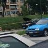 Gorio automobil u sarajevskom naselju Dobrinja