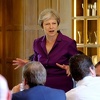 May i dalje brani plan o Brexitu nakon ostavki dvojice ministara