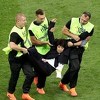 Aktivisti grupe Pussy Riot istrčali na teren utakmice Francuska-Hrvatska