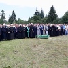 Stotine ljudi na ukopu Hatidže Mehmedović u Sućeski kod Srebrenice