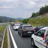 U potpunosti obustavljen saobraćaj na autoputu Zenica - Kakanj, kolona dugačka 10 km