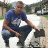 Stanivuković nastavlja demaskirati predizborne radove u RS-u: Drži asfalt dok izbori prođu