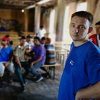 Dok bh. političari sastanče, hrvatski saborski zastupnik volontira u migrantskom kampu u Bihaću