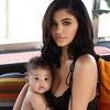 Kylie Jenner proslavlja 21. rođendan, objavila nove fotografije s kćerkom Stormi
