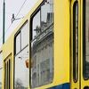 Sarajevo: Muškarac tokom vožnje izgubio ravnotežu i izbio prozor na tramvaju