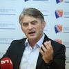Komšić: Neka Dodik i Vučić zaborave razgraničenja u BiH i bodljikave žice