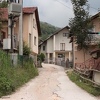 Katastrofalna cesta u sarajevskom naselju Nahorevo, Općina Centar povremeno osigurava šljunak