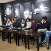Predstava "Djeca sunca" bavi se društvom koje vibrira od potencijalne promjene