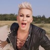 Indira Levak predstavila prvi samostalni album i duetsku pjesmu s Alenom Islamovićem