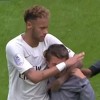 Neymar ima veliko srce: Odbranio dječaka od zaštitara pa mu poklonio dres
