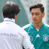 Low i Bierhoff tražili Ozila u Londonu, Emery im zabranio ulazak u trening centar
