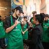 U Washingtonu otvoren prvi Starbucks u kojem se komunicira na znakovnom jeziku