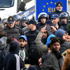 Hrvatska policija bacila suzavac na migrante na GP Maljevac, podignuta i ograda